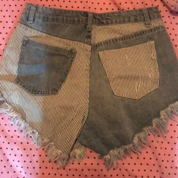 RUE 21 unique distressed jean shorts💙 - Picture 2 of 3